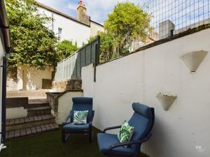 garden area - click for photo gallery